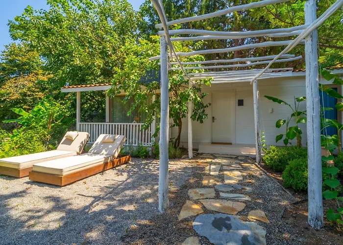 Akdeniz Bahcesi Villa Çıralı